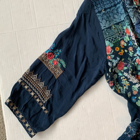 Johnny Was Navy Henley Popover Embroidered Tunic Boho Blue Size L - Picture 4 of 8